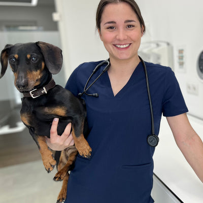 Tierärztin Laura mit Patientin